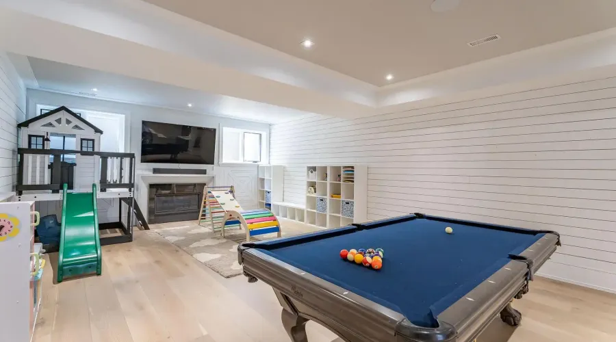 231 Wedgewood Drive, Oakville, Ontario, L6J 4R6, Canada, 4 Bedrooms Bedrooms, ,8 BathroomsBathrooms,Residential,For Sale,1575250