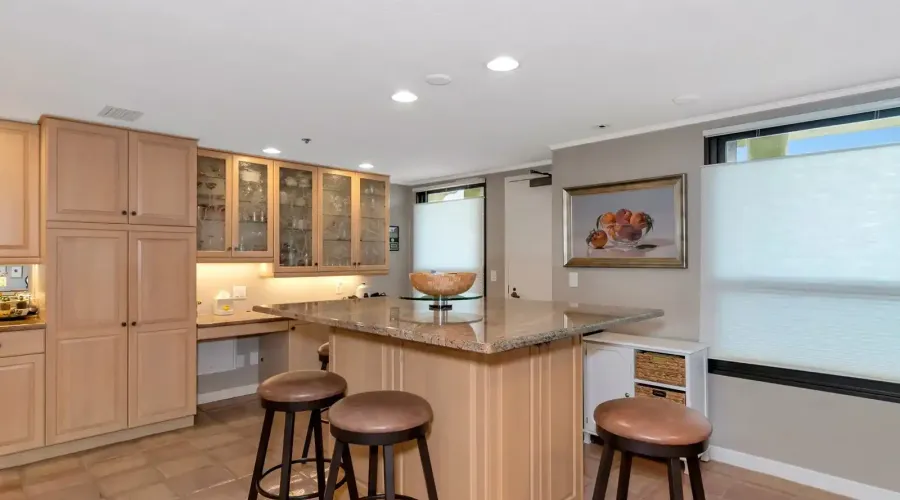 1255 N Gulfstream Ave, Sarasota, Florida, 34236, United States, 2 Bedrooms Bedrooms, 5 Rooms Rooms,2 BathroomsBathrooms,Residential,For Sale,Bay Plaza,Gulfstream ,10,1584719