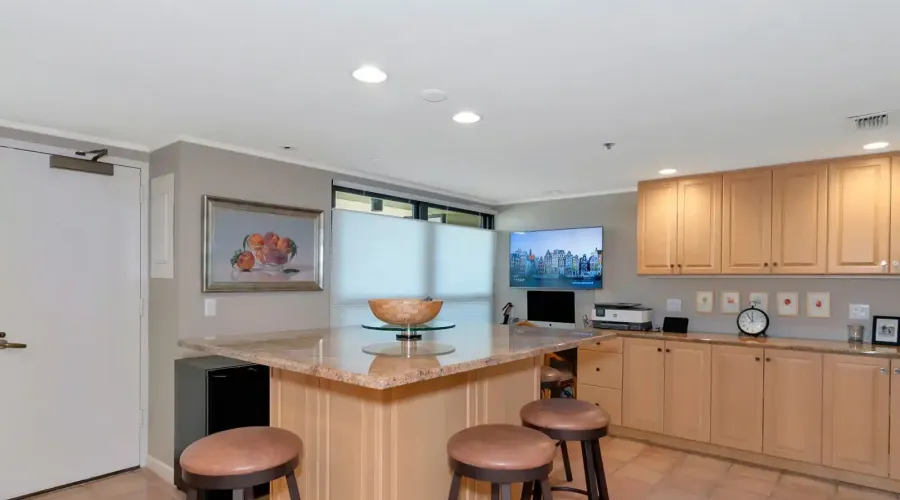 1255 N Gulfstream Ave, Sarasota, Florida, 34236, United States, 2 Bedrooms Bedrooms, 5 Rooms Rooms,2 BathroomsBathrooms,Residential,For Sale,Bay Plaza,Gulfstream ,10,1584719