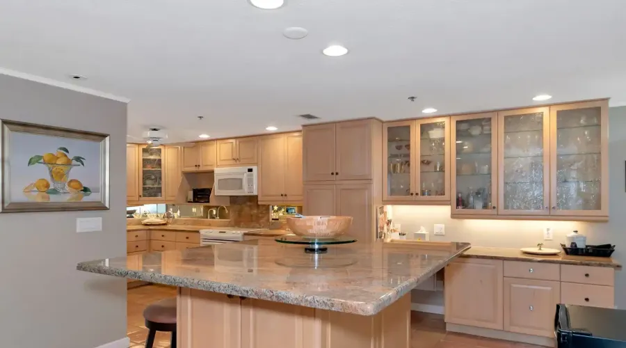 1255 N Gulfstream Ave, Sarasota, Florida, 34236, United States, 2 Bedrooms Bedrooms, 5 Rooms Rooms,2 BathroomsBathrooms,Residential,For Sale,Bay Plaza,Gulfstream ,10,1584719