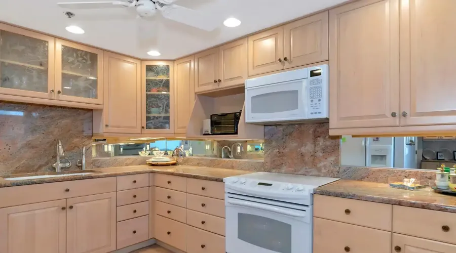 1255 N Gulfstream Ave, Sarasota, Florida, 34236, United States, 2 Bedrooms Bedrooms, 5 Rooms Rooms,2 BathroomsBathrooms,Residential,For Sale,Bay Plaza,Gulfstream ,10,1584719