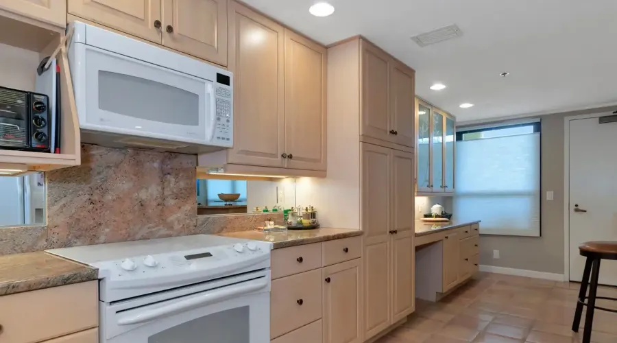 1255 N Gulfstream Ave, Sarasota, Florida, 34236, United States, 2 Bedrooms Bedrooms, 5 Rooms Rooms,2 BathroomsBathrooms,Residential,For Sale,Bay Plaza,Gulfstream ,10,1584719