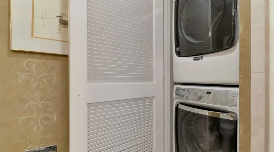 1255 N Gulfstream Ave, Sarasota, Florida, 34236, United States, 2 Bedrooms Bedrooms, 5 Rooms Rooms,2 BathroomsBathrooms,Residential,For Sale,Bay Plaza,Gulfstream ,10,1584719