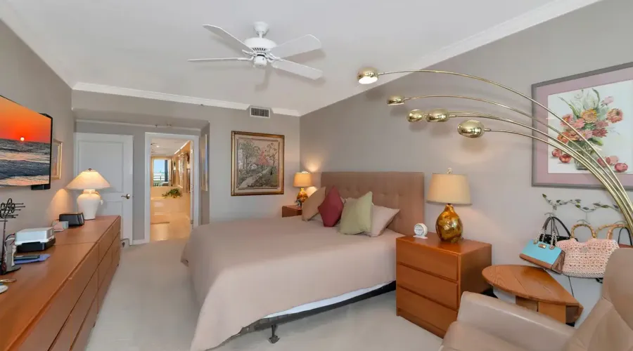 1255 N Gulfstream Ave, Sarasota, Florida, 34236, United States, 2 Bedrooms Bedrooms, 5 Rooms Rooms,2 BathroomsBathrooms,Residential,For Sale,Bay Plaza,Gulfstream ,10,1584719