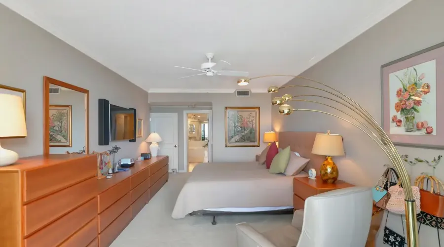 1255 N Gulfstream Ave, Sarasota, Florida, 34236, United States, 2 Bedrooms Bedrooms, 5 Rooms Rooms,2 BathroomsBathrooms,Residential,For Sale,Bay Plaza,Gulfstream ,10,1584719