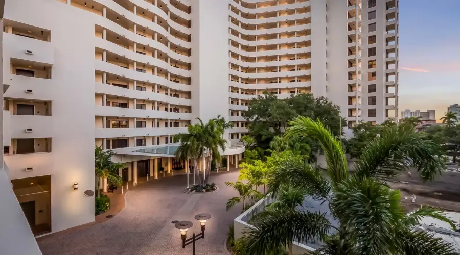 1255 N Gulfstream Ave, Sarasota, Florida, 34236, United States, 2 Bedrooms Bedrooms, 5 Rooms Rooms,2 BathroomsBathrooms,Residential,For Sale,Bay Plaza,Gulfstream ,10,1584719
