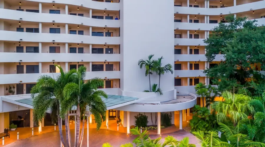 1255 N Gulfstream Ave, Sarasota, Florida, 34236, United States, 2 Bedrooms Bedrooms, 5 Rooms Rooms,2 BathroomsBathrooms,Residential,For Sale,Bay Plaza,Gulfstream ,10,1584719