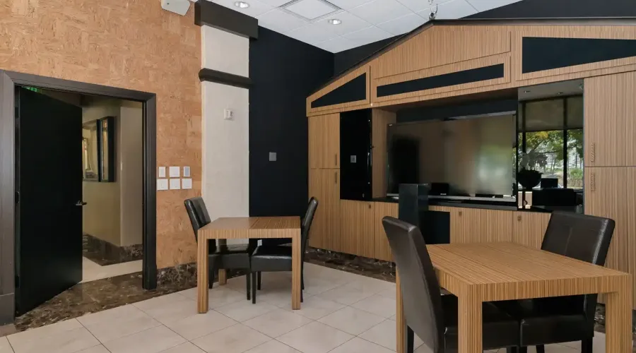 1255 N Gulfstream Ave, Sarasota, Florida, 34236, United States, 2 Bedrooms Bedrooms, 5 Rooms Rooms,2 BathroomsBathrooms,Residential,For Sale,Bay Plaza,Gulfstream ,10,1584719