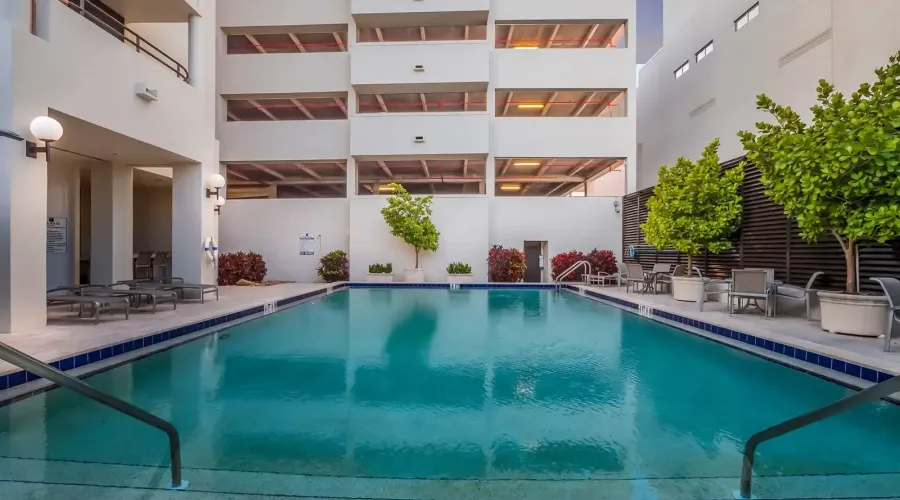 1255 N Gulfstream Ave, Sarasota, Florida, 34236, United States, 2 Bedrooms Bedrooms, 5 Rooms Rooms,2 BathroomsBathrooms,Residential,For Sale,Bay Plaza,Gulfstream ,10,1584719