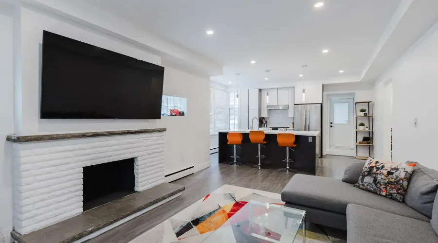 2177 Lakeshore Road, Burlington, Ontario, L7R 1A5, Canada, 6 Bedrooms Bedrooms, ,5 BathroomsBathrooms,Multi family,For Sale,1603183