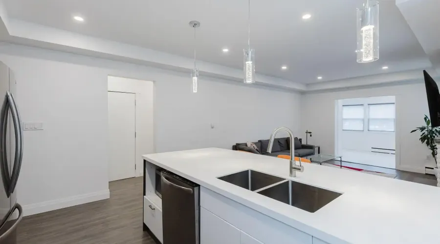 2177 Lakeshore Road, Burlington, Ontario, L7R 1A5, Canada, 6 Bedrooms Bedrooms, ,5 BathroomsBathrooms,Multi family,For Sale,1603183