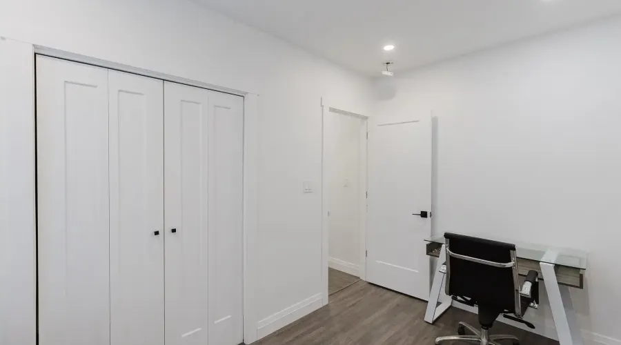 2177 Lakeshore Road, Burlington, Ontario, L7R 1A5, Canada, 6 Bedrooms Bedrooms, ,5 BathroomsBathrooms,Multi family,For Sale,1603183