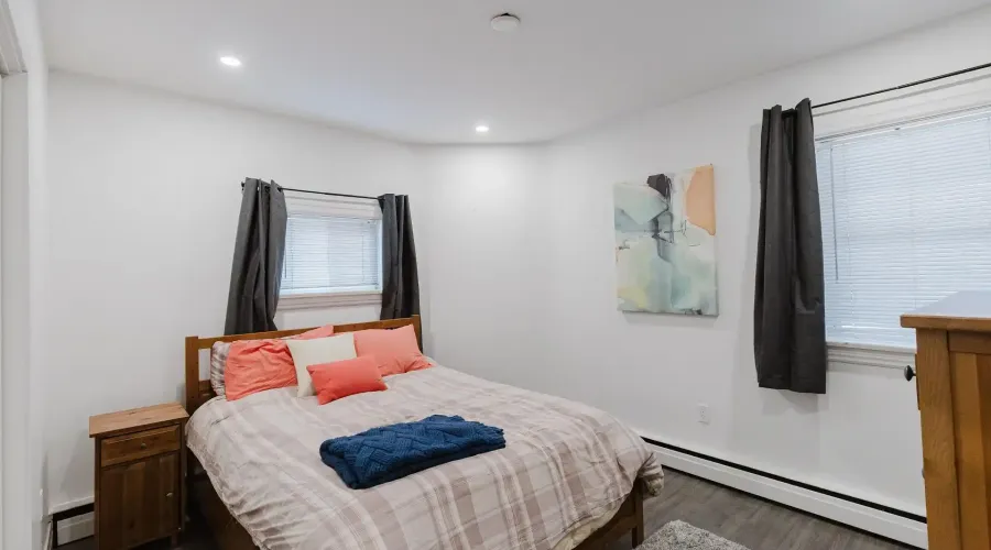 2177 Lakeshore Road, Burlington, Ontario, L7R 1A5, Canada, 6 Bedrooms Bedrooms, ,5 BathroomsBathrooms,Multi family,For Sale,1603183