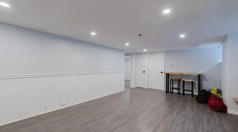 2177 Lakeshore Road, Burlington, Ontario, L7R 1A5, Canada, 6 Bedrooms Bedrooms, ,5 BathroomsBathrooms,Multi family,For Sale,1603183