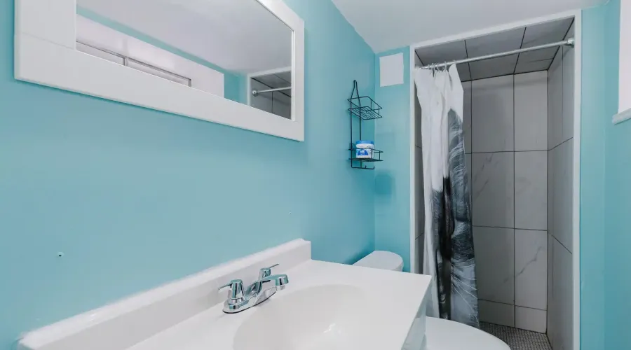 2177 Lakeshore Road, Burlington, Ontario, L7R 1A5, Canada, 6 Bedrooms Bedrooms, ,5 BathroomsBathrooms,Multi family,For Sale,1603183
