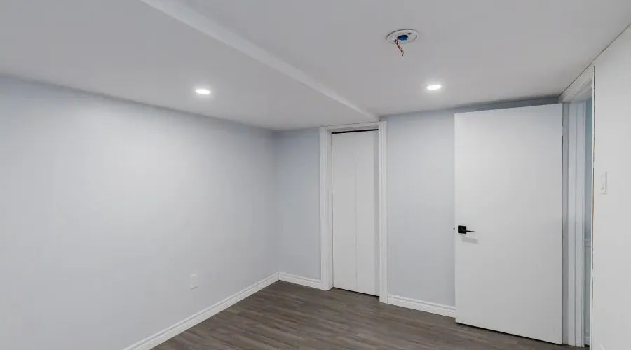 2177 Lakeshore Road, Burlington, Ontario, L7R 1A5, Canada, 6 Bedrooms Bedrooms, ,5 BathroomsBathrooms,Multi family,For Sale,1603183