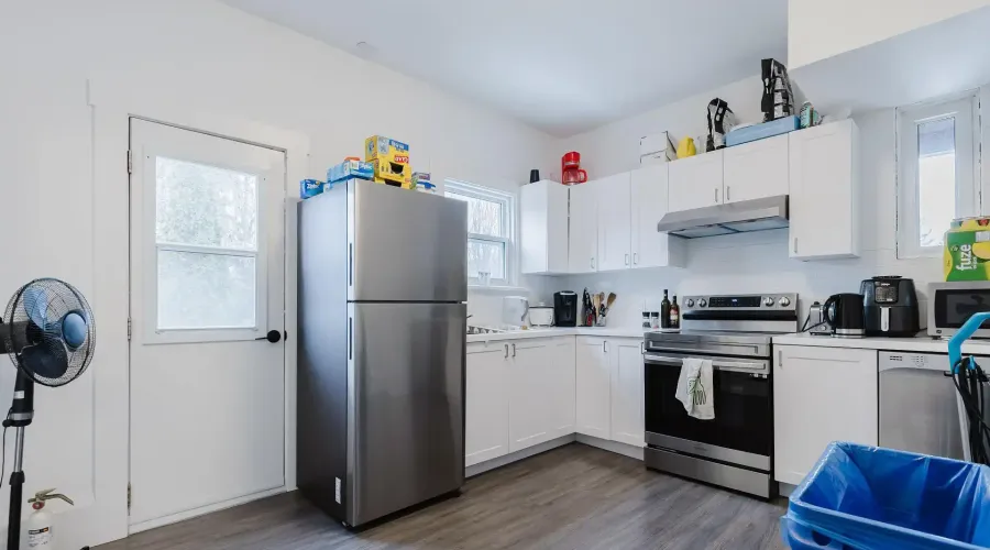 2177 Lakeshore Road, Burlington, Ontario, L7R 1A5, Canada, 6 Bedrooms Bedrooms, ,5 BathroomsBathrooms,Multi family,For Sale,1603183