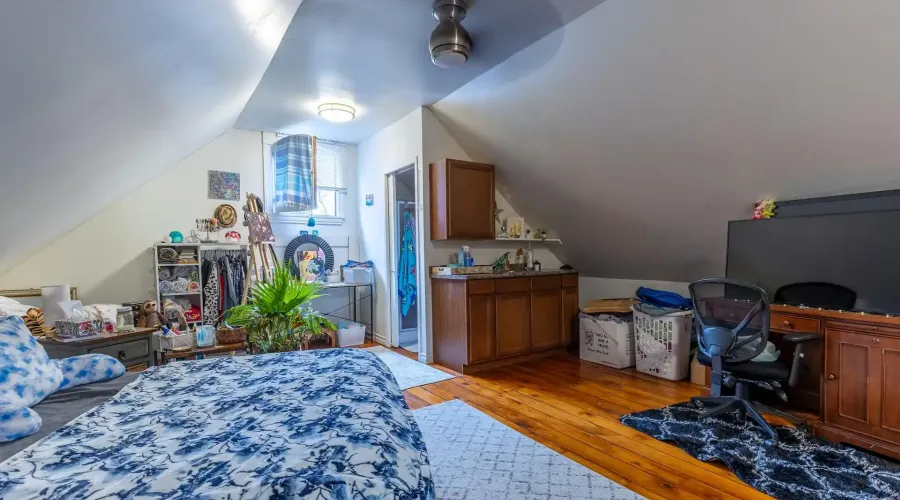 2177 Lakeshore Road, Burlington, Ontario, L7R 1A5, Canada, 6 Bedrooms Bedrooms, ,5 BathroomsBathrooms,Multi family,For Sale,1603183