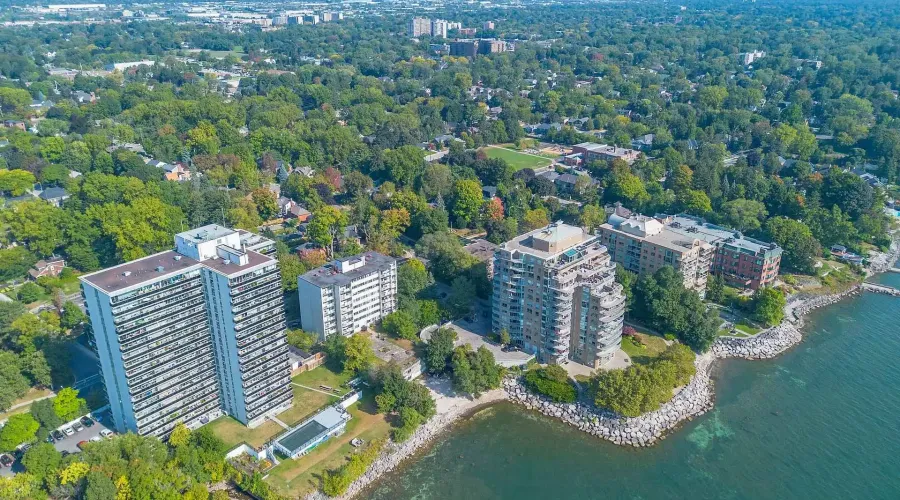 2177 Lakeshore Road, Burlington, Ontario, L7R 1A5, Canada, 6 Bedrooms Bedrooms, ,5 BathroomsBathrooms,Multi family,For Sale,1603183