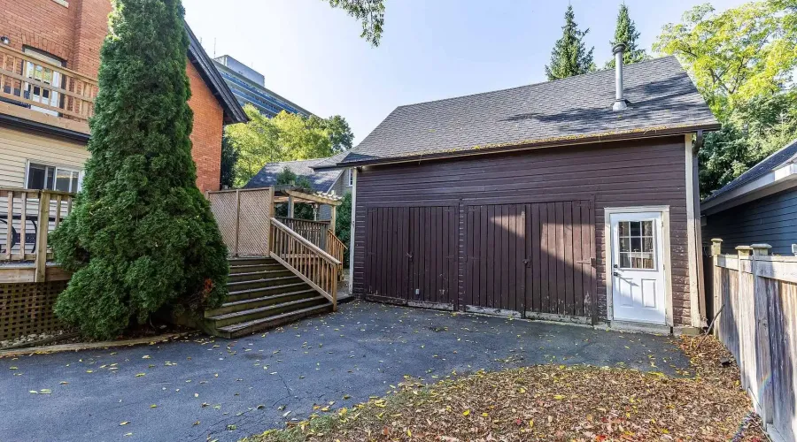 2177 Lakeshore Road, Burlington, Ontario, L7R 1A5, Canada, 6 Bedrooms Bedrooms, ,5 BathroomsBathrooms,Multi family,For Sale,1603183