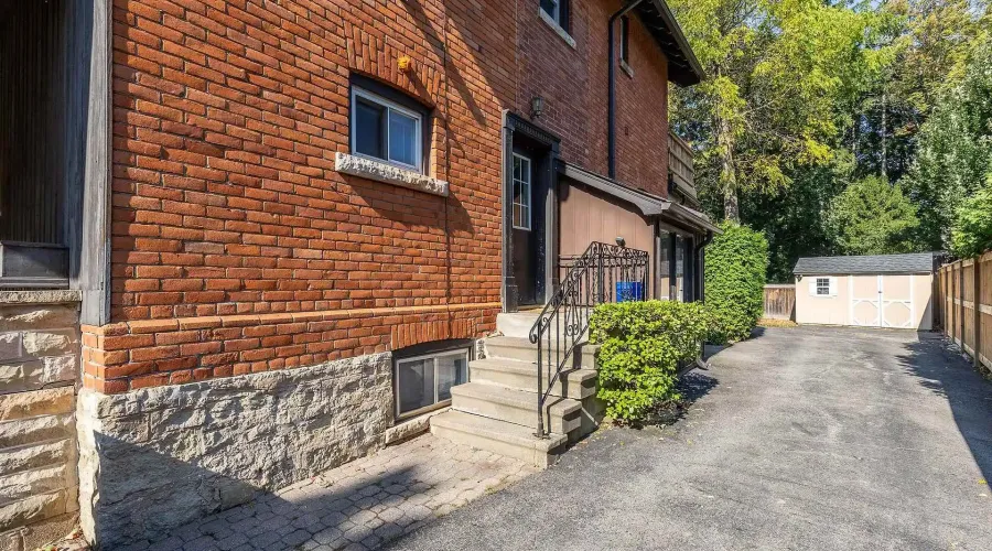 2177 Lakeshore Road, Burlington, Ontario, L7R 1A5, Canada, 6 Bedrooms Bedrooms, ,5 BathroomsBathrooms,Multi family,For Sale,1603183