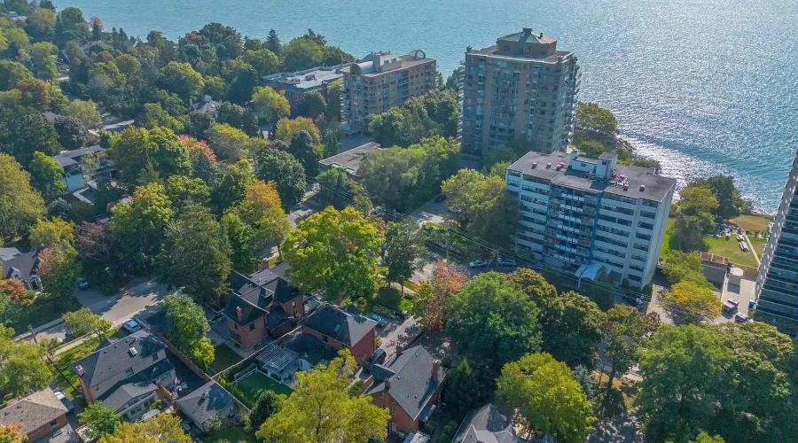 2177 Lakeshore Road, Burlington, Ontario, L7R 1A5, Canada, 6 Bedrooms Bedrooms, ,5 BathroomsBathrooms,Multi family,For Sale,1603183