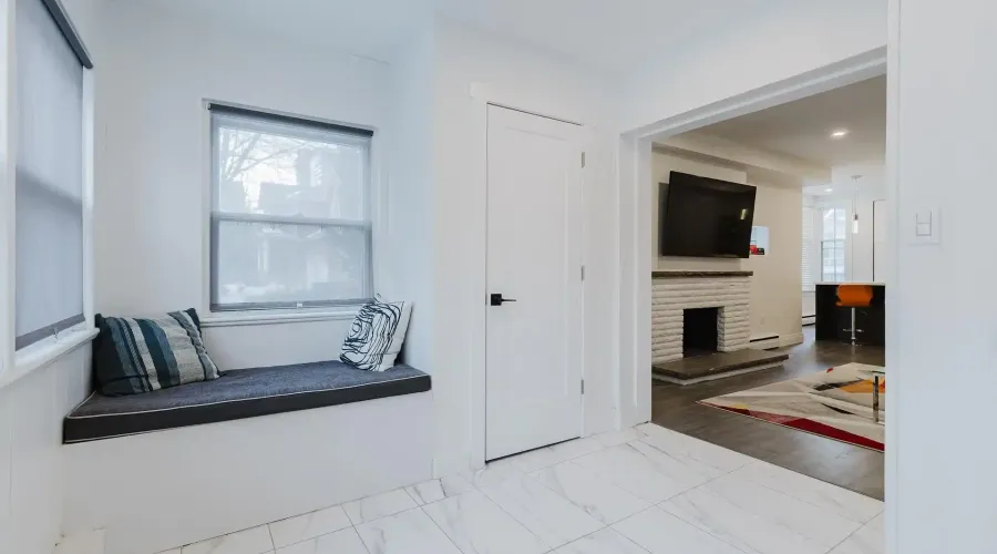2177 Lakeshore Road, Burlington, Ontario, L7R 1A5, Canada, 6 Bedrooms Bedrooms, ,5 BathroomsBathrooms,Multi family,For Sale,1603183