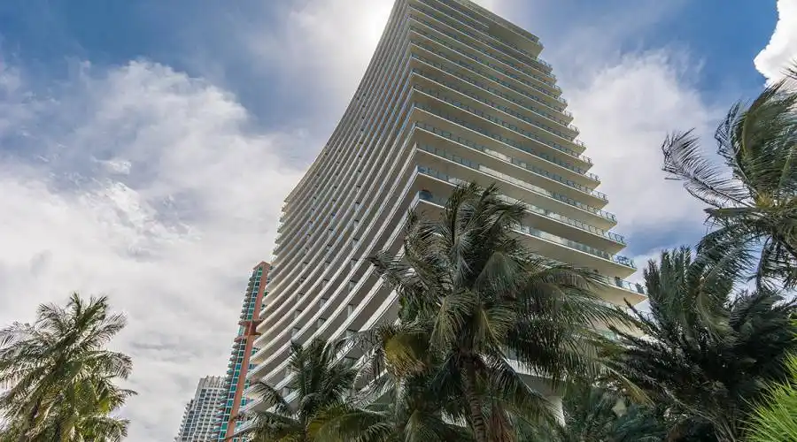 800 pointe s,Miami Beach,Florida 33139,United States,4 Bedrooms Bedrooms,3 BathroomsBathrooms,Condo,Apogee,pointe,12,156830