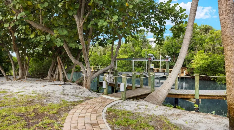 526 N. Yachtsman Drive, Sanibel, Florida, 33957, United States, 3 Bedrooms Bedrooms, 9 Rooms Rooms,2 BathroomsBathrooms,Residential,For Sale,N. Yachtsman,1632549