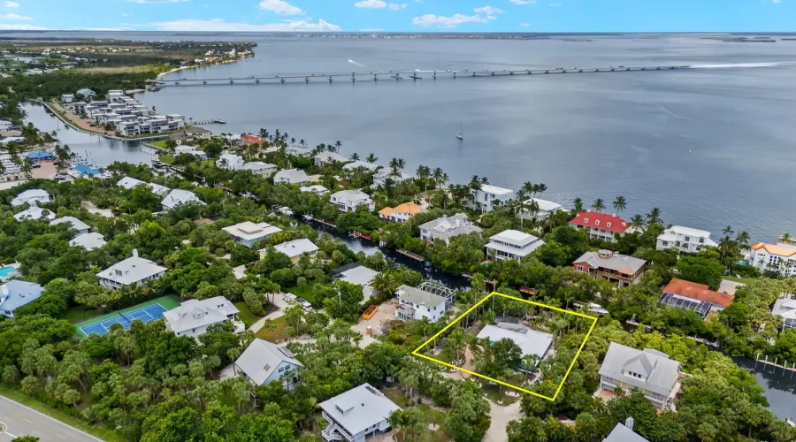 526 N. Yachtsman Drive, Sanibel, Florida, 33957, United States, 3 Bedrooms Bedrooms, 9 Rooms Rooms,2 BathroomsBathrooms,Residential,For Sale,N. Yachtsman,1632549