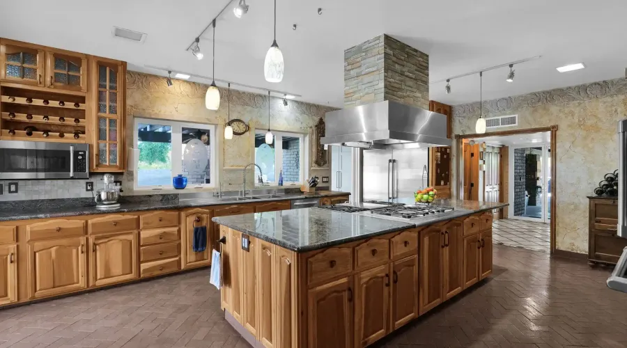 1265 W Mountain View Dr, Mesa, Arizona, 85201, United States, 4 Bedrooms Bedrooms, 10 Rooms Rooms,3 BathroomsBathrooms,Single family home,Residential,W Mountain View,1633253