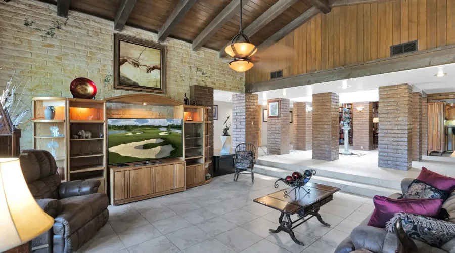 1265 W Mountain View Dr, Mesa, Arizona, 85201, United States, 4 Bedrooms Bedrooms, 10 Rooms Rooms,3 BathroomsBathrooms,Single family home,Residential,W Mountain View,1633253