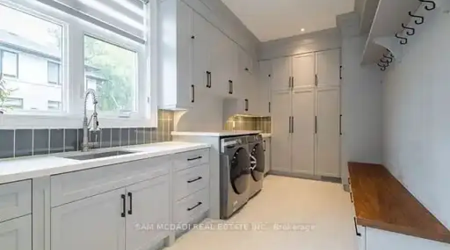 1615 Petrie Way, Mississauga, Ontario, L5J 1G8, Canada, 5 Bedrooms Bedrooms, ,6 BathroomsBathrooms,Residential,For Sale,1633835