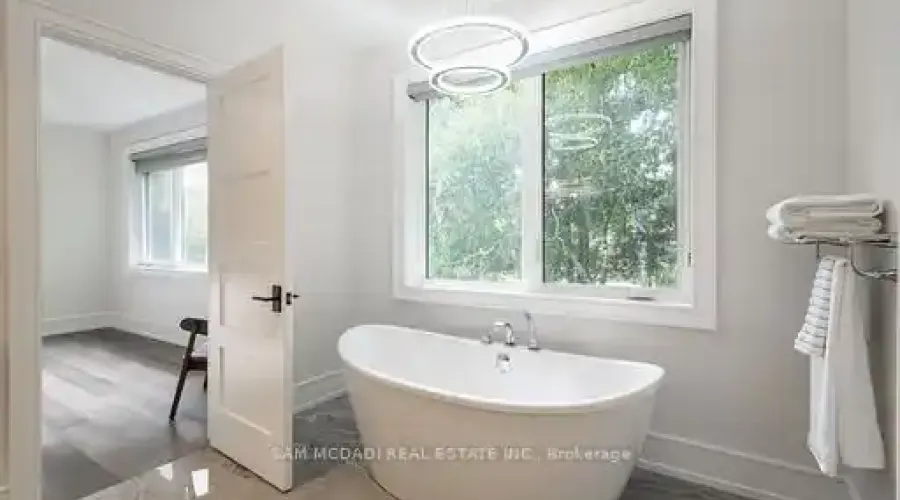 1615 Petrie Way, Mississauga, Ontario, L5J 1G8, Canada, 5 Bedrooms Bedrooms, ,6 BathroomsBathrooms,Residential,For Sale,1633835