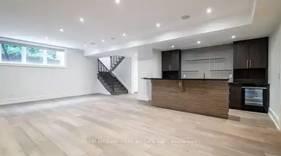 1615 Petrie Way, Mississauga, Ontario, L5J 1G8, Canada, 5 Bedrooms Bedrooms, ,6 BathroomsBathrooms,Residential,For Sale,1633835