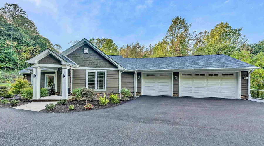 6932 Poage Valley Rd Extension, Roanoke, Virginia, 24018, United States, 4 Bedrooms Bedrooms, ,4 BathroomsBathrooms,Residential,For Sale,6932 Poage Valley Rd Extension,1643983