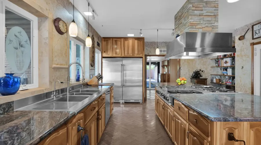 1265 W Mountain View Drive, Mesa, Arizona, 85201, United States, 4 Bedrooms Bedrooms, 10 Rooms Rooms,3 BathroomsBathrooms,Residential,For Sale,W Mountain View,1648291