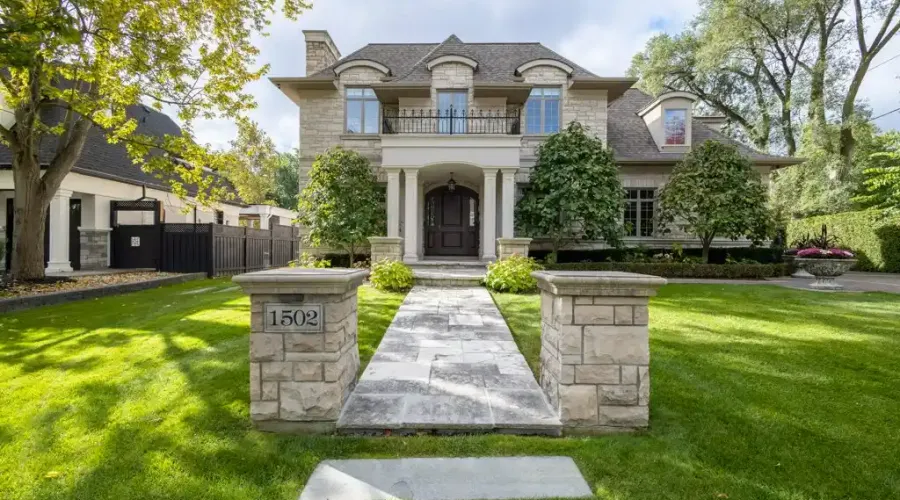 1502 Gregwood Rd, Mississauga, Ontario, L5H 2T4, Canada, 4 Bedrooms Bedrooms, ,6 BathroomsBathrooms,Single family home,For Sale,Gregwood Rd,1650714