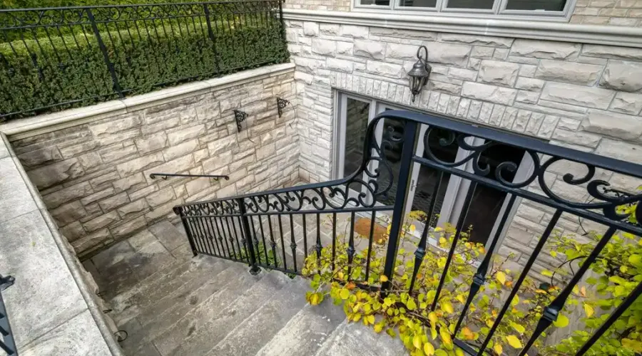 1502 Gregwood Rd, Mississauga, Ontario, L5H 2T4, Canada, 4 Bedrooms Bedrooms, ,6 BathroomsBathrooms,Single family home,For Sale,Gregwood Rd,1650714