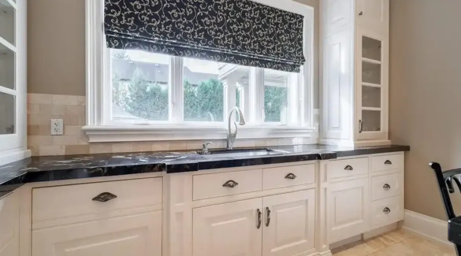 1502 Gregwood Rd, Mississauga, Ontario, L5H 2T4, Canada, 4 Bedrooms Bedrooms, ,6 BathroomsBathrooms,Single family home,For Sale,Gregwood Rd,1650714