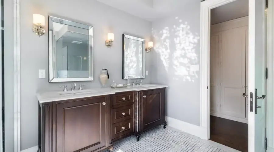 1502 Gregwood Rd, Mississauga, Ontario, L5H 2T4, Canada, 4 Bedrooms Bedrooms, ,6 BathroomsBathrooms,Single family home,For Sale,Gregwood Rd,1650714