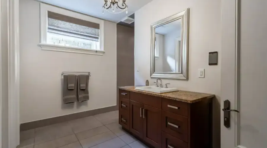 1502 Gregwood Rd, Mississauga, Ontario, L5H 2T4, Canada, 4 Bedrooms Bedrooms, ,6 BathroomsBathrooms,Single family home,For Sale,Gregwood Rd,1650714