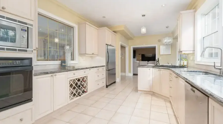 3248 Barchester Crt, Mississauga, Ontario, L5L 5Z1, Canada, 4 Bedrooms Bedrooms, ,5 BathroomsBathrooms,Residential,For Sale,Barchester Crt,1685347