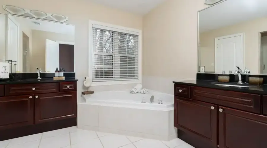 3248 Barchester Crt, Mississauga, Ontario, L5L 5Z1, Canada, 4 Bedrooms Bedrooms, ,5 BathroomsBathrooms,Residential,For Sale,Barchester Crt,1685347