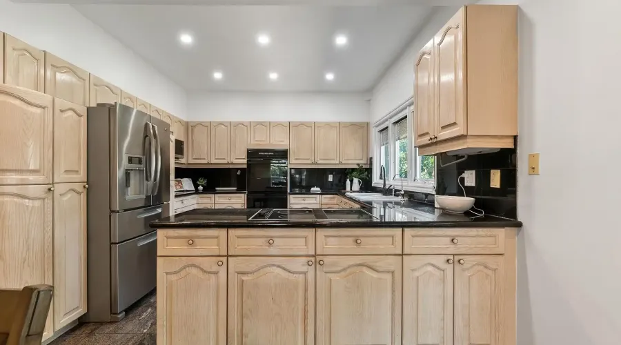 2339 Glengarry Rd, Mississauga, Ontario, L5C 1Y1, Canada, 5 Bedrooms Bedrooms, ,6 BathroomsBathrooms,Residential,For Sale,Glengarry Rd,1687896