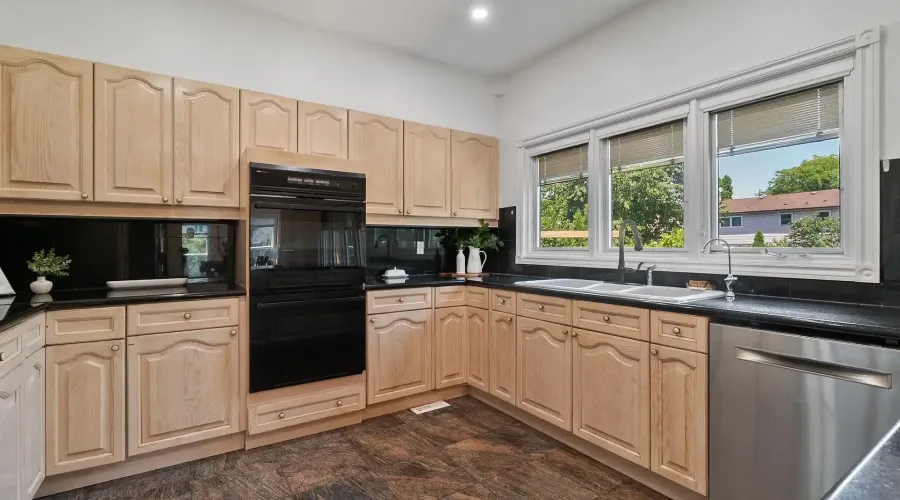 2339 Glengarry Rd, Mississauga, Ontario, L5C 1Y1, Canada, 5 Bedrooms Bedrooms, ,6 BathroomsBathrooms,Residential,For Sale,Glengarry Rd,1687896
