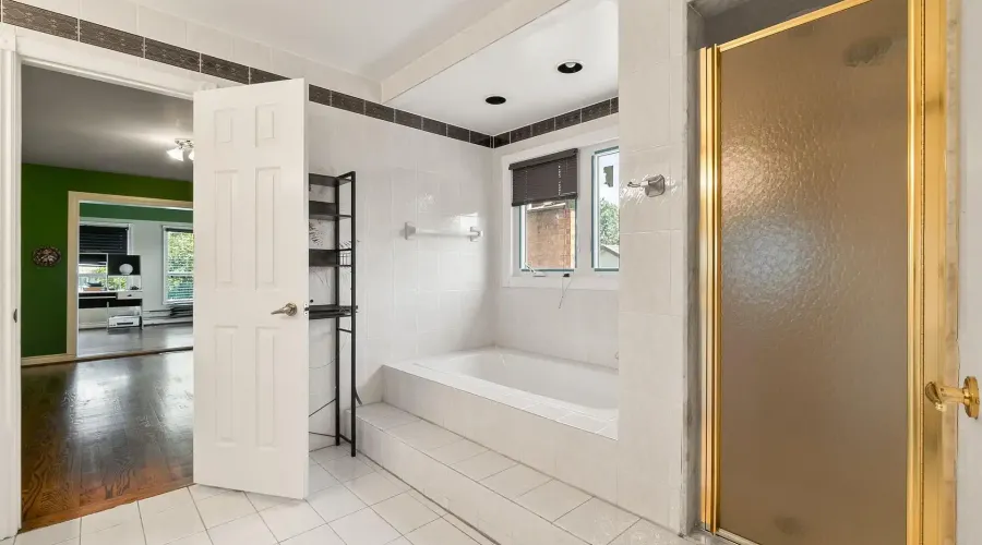 2339 Glengarry Rd, Mississauga, Ontario, L5C 1Y1, Canada, 5 Bedrooms Bedrooms, ,6 BathroomsBathrooms,Residential,For Sale,Glengarry Rd,1687896