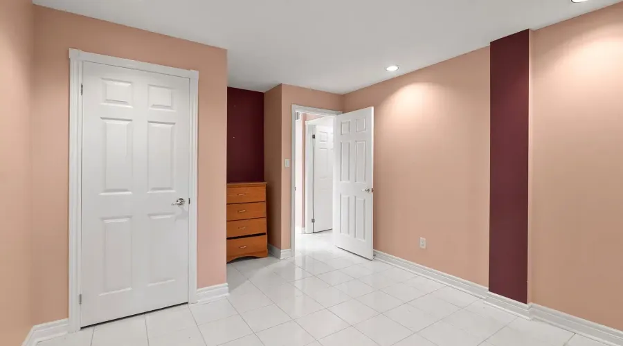 2339 Glengarry Rd, Mississauga, Ontario, L5C 1Y1, Canada, 5 Bedrooms Bedrooms, ,6 BathroomsBathrooms,Residential,For Sale,Glengarry Rd,1687896
