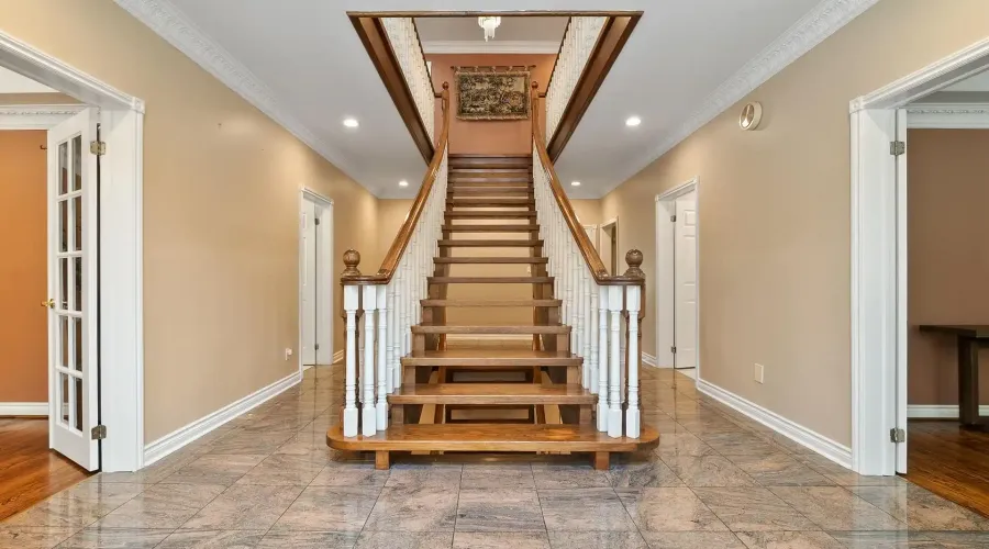 2339 Glengarry Rd, Mississauga, Ontario, L5C 1Y1, Canada, 5 Bedrooms Bedrooms, ,6 BathroomsBathrooms,Residential,For Sale,Glengarry Rd,1687896
