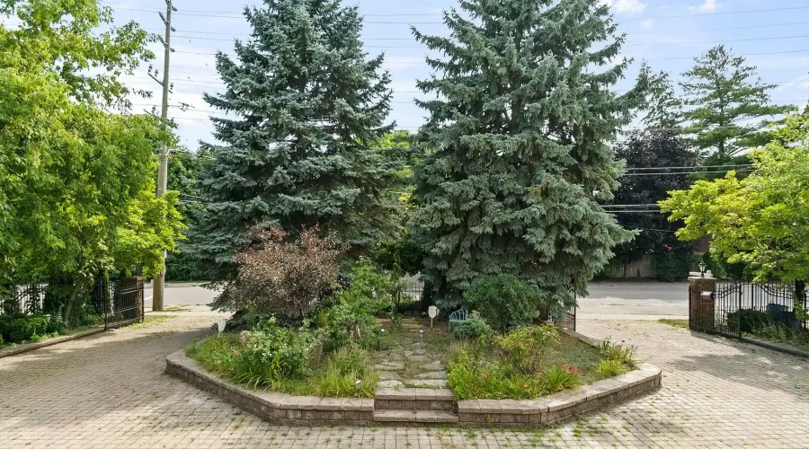 2339 Glengarry Rd, Mississauga, Ontario, L5C 1Y1, Canada, 5 Bedrooms Bedrooms, ,6 BathroomsBathrooms,Residential,For Sale,Glengarry Rd,1687896